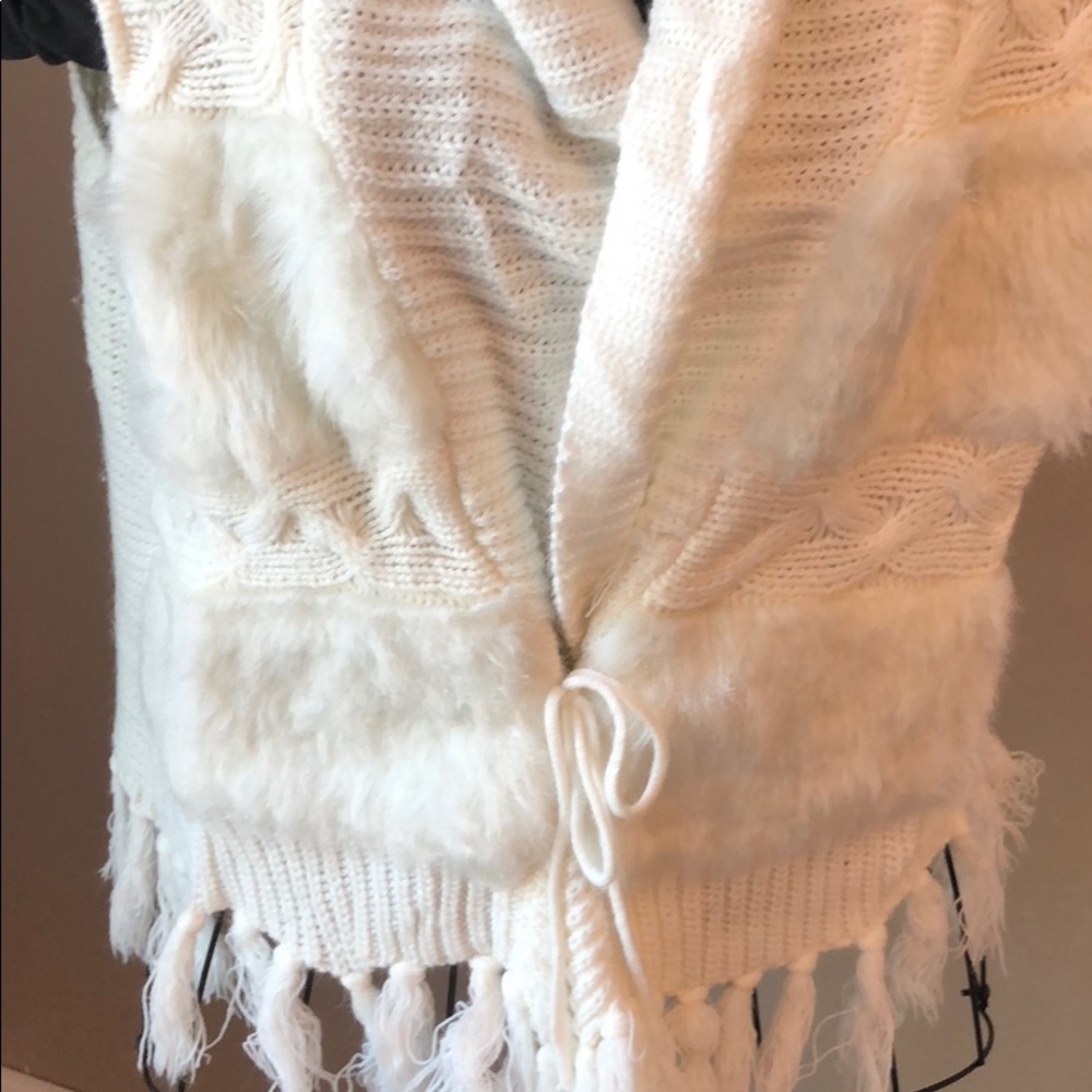 White Top - Picture 3 of 5